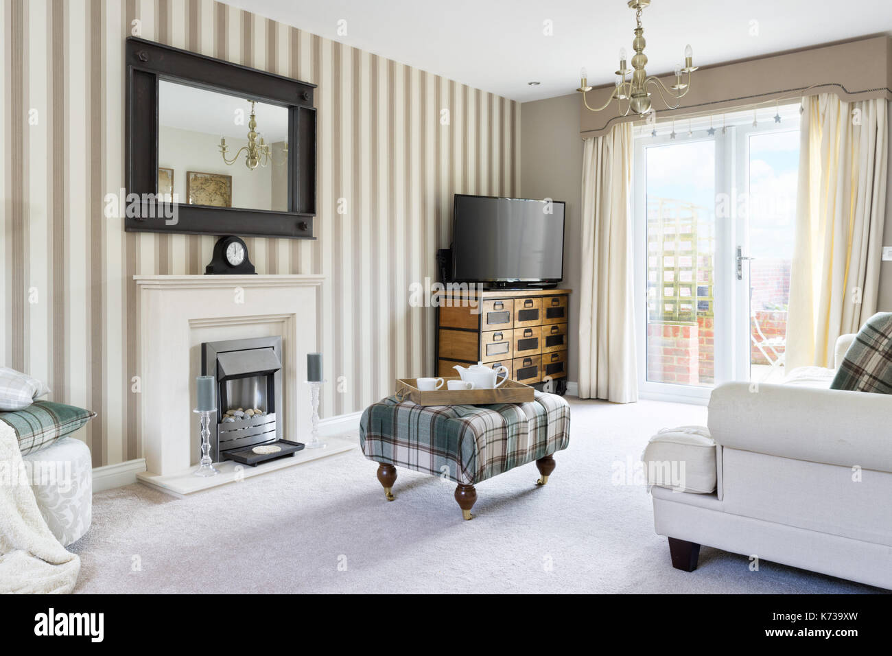 Un elegante design interno soggiorno in un contemporaneo Regno Unito home Foto Stock