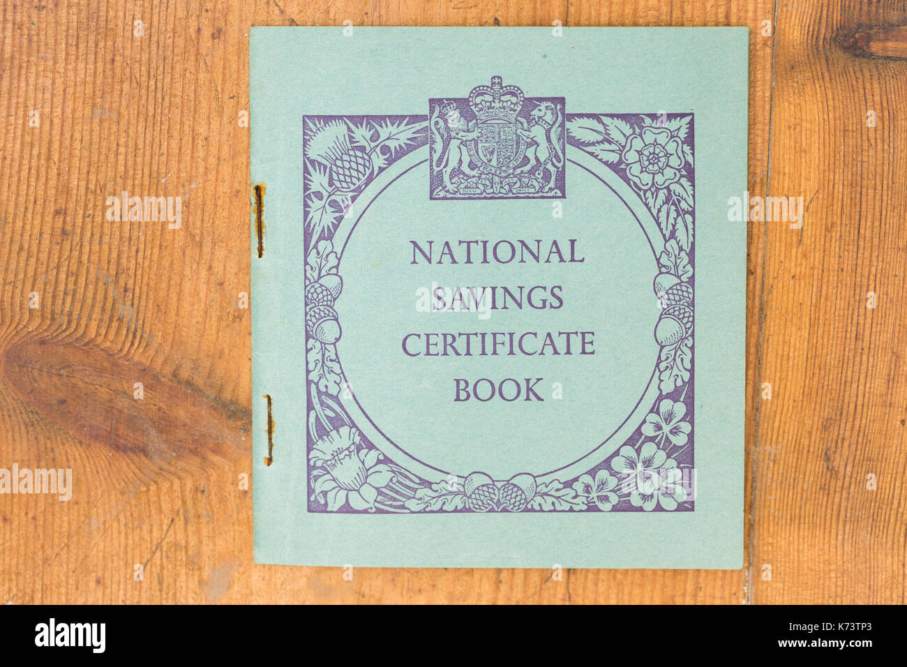 British National Savings Book certificato rilasciato in 1965 dal Ministero del Tesoro del Regno Unito Foto Stock
