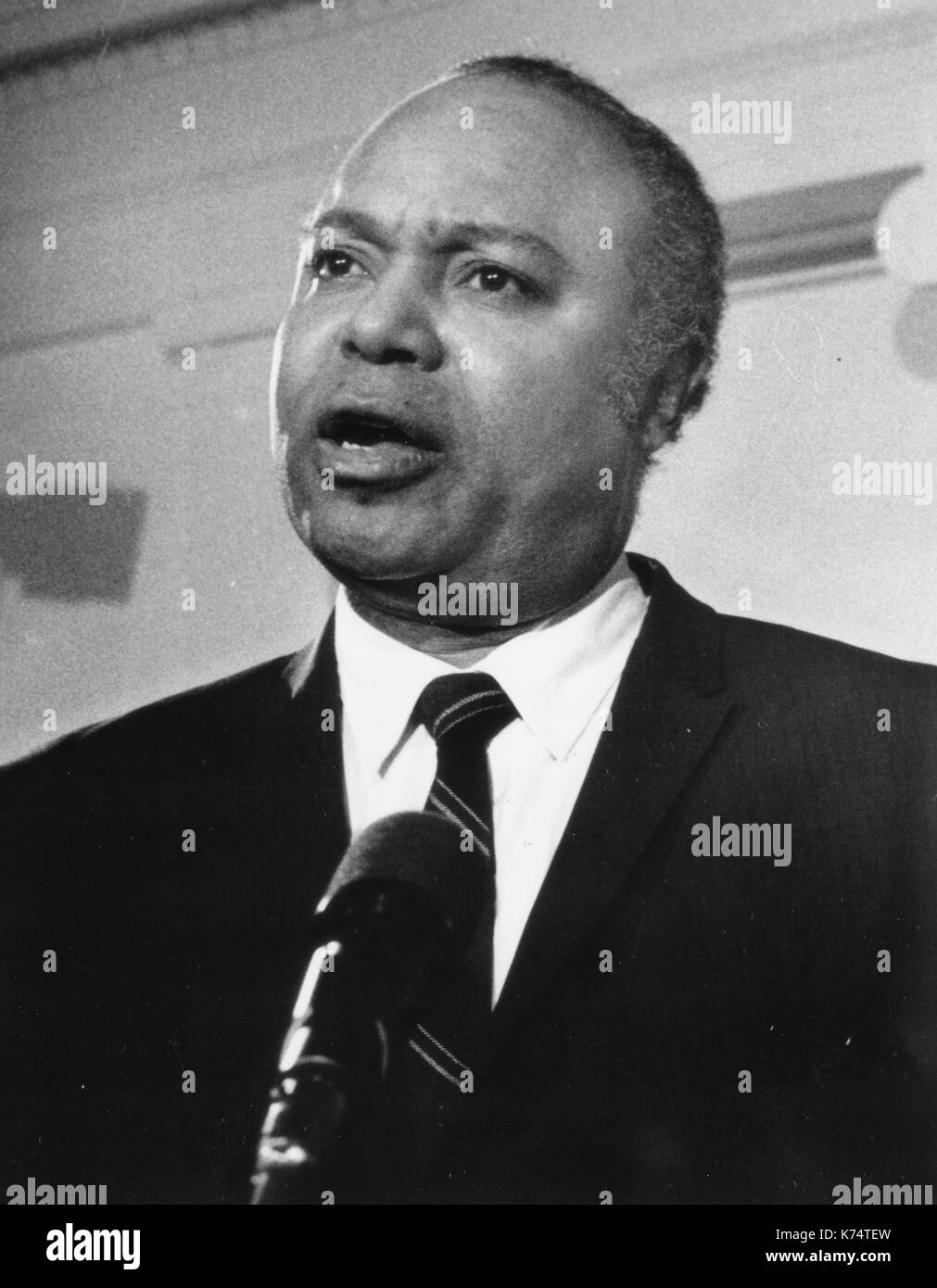 James Farmer, diritti civili attivista, co-fondatore di core (Congresso di uguaglianza razziale) e assistente del Segretario del Dipartimento della Salute, Istruzione & Benessere durante il Richard Nixon il primo termine, Washington DC, 1969. Foto Stock