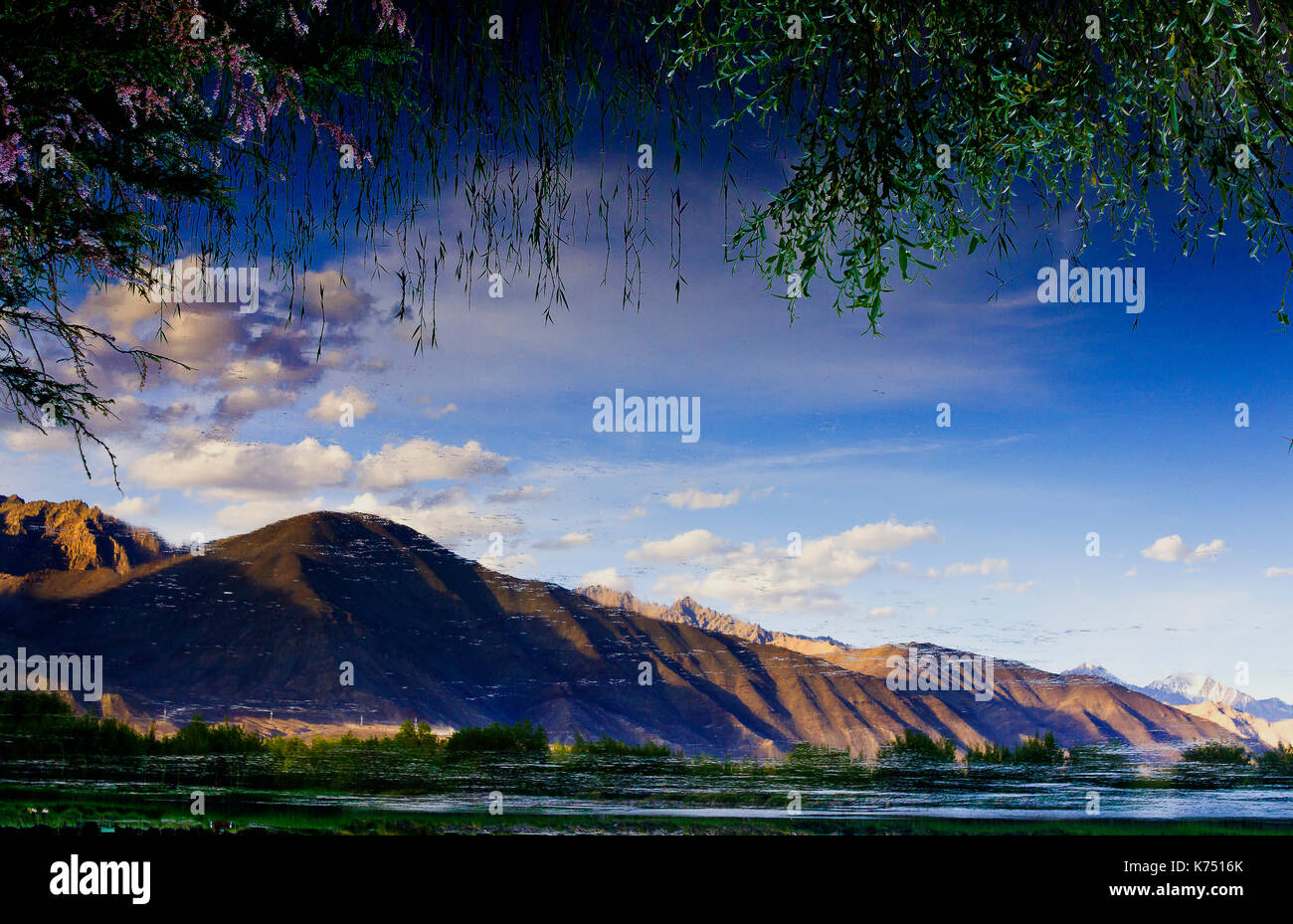 Paesaggio, montagna, acqua di riflessione. Foto Stock