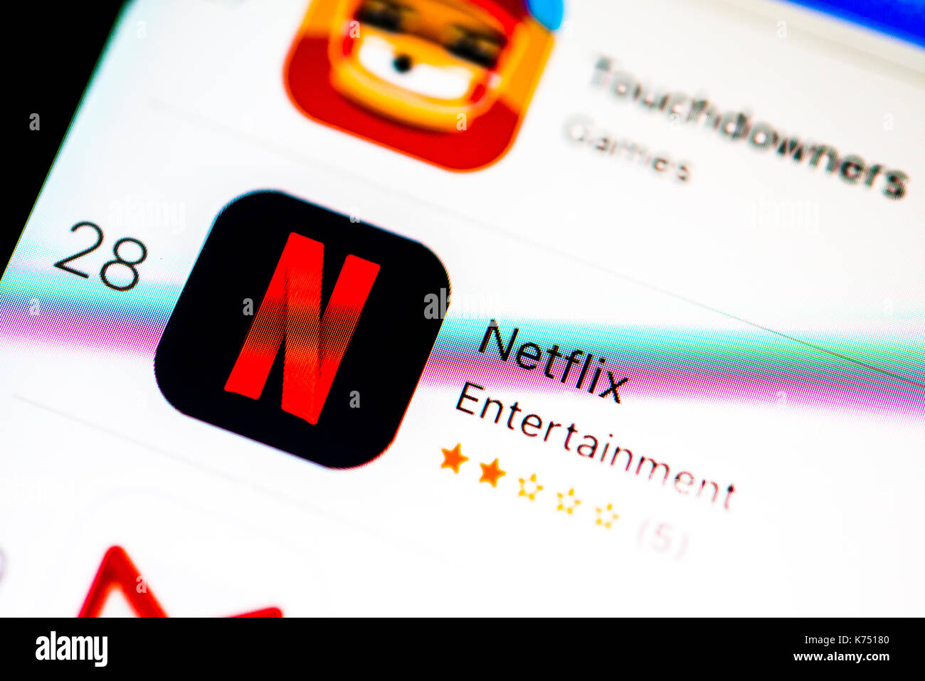 Netflix app nell'app Apple Store, film e video streaming service, app icona, visualizzare su uno schermo dal telefono mobile, iphone Foto Stock