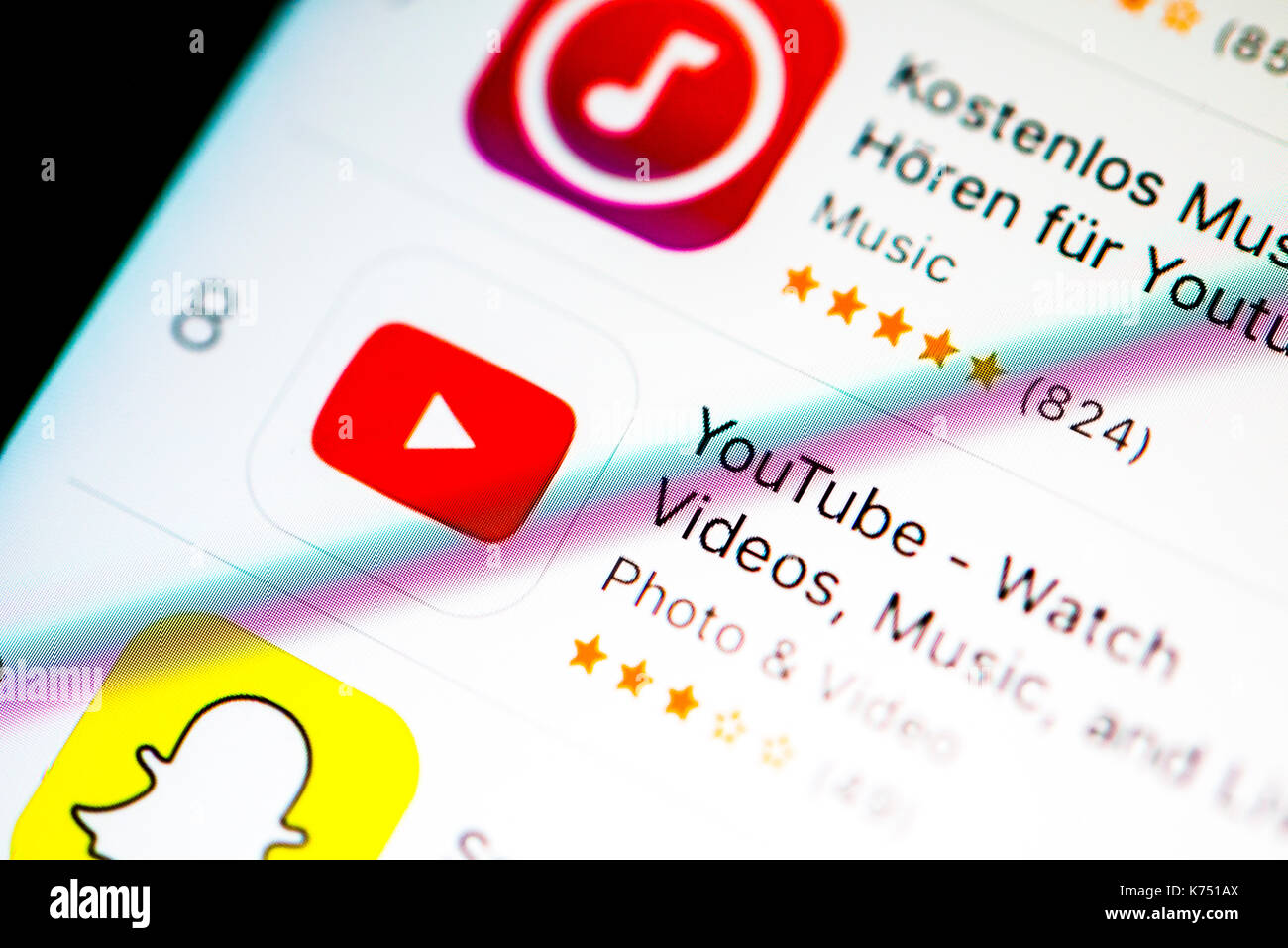 L'app youtube su apple app store, piattaforma video, app icona, visualizzare su uno schermo di un telefono mobile, iphone, ios, smartphone Foto Stock