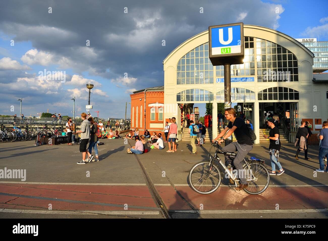 Germania Berlino, distretto di Friedrichshain, Warschauer Strasse della U-Bahn stazione Foto Stock