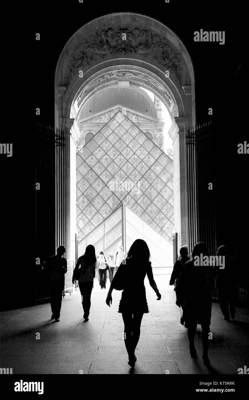 Francia, Parigi, zona elencata come patrimonio mondiale dall' UNESCO, Place du Louvre, il museo del Louvre, Pyramide Foto Stock