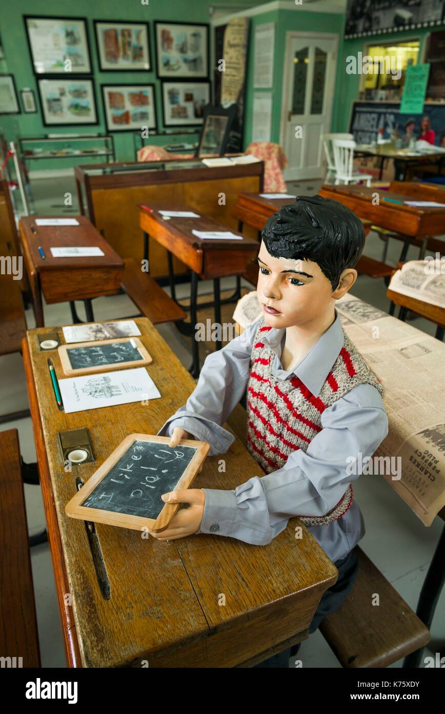 Irlanda, County Limerick, città di Limerick, Frank McCourt Museum, 1930s replica schoolhouse Foto Stock