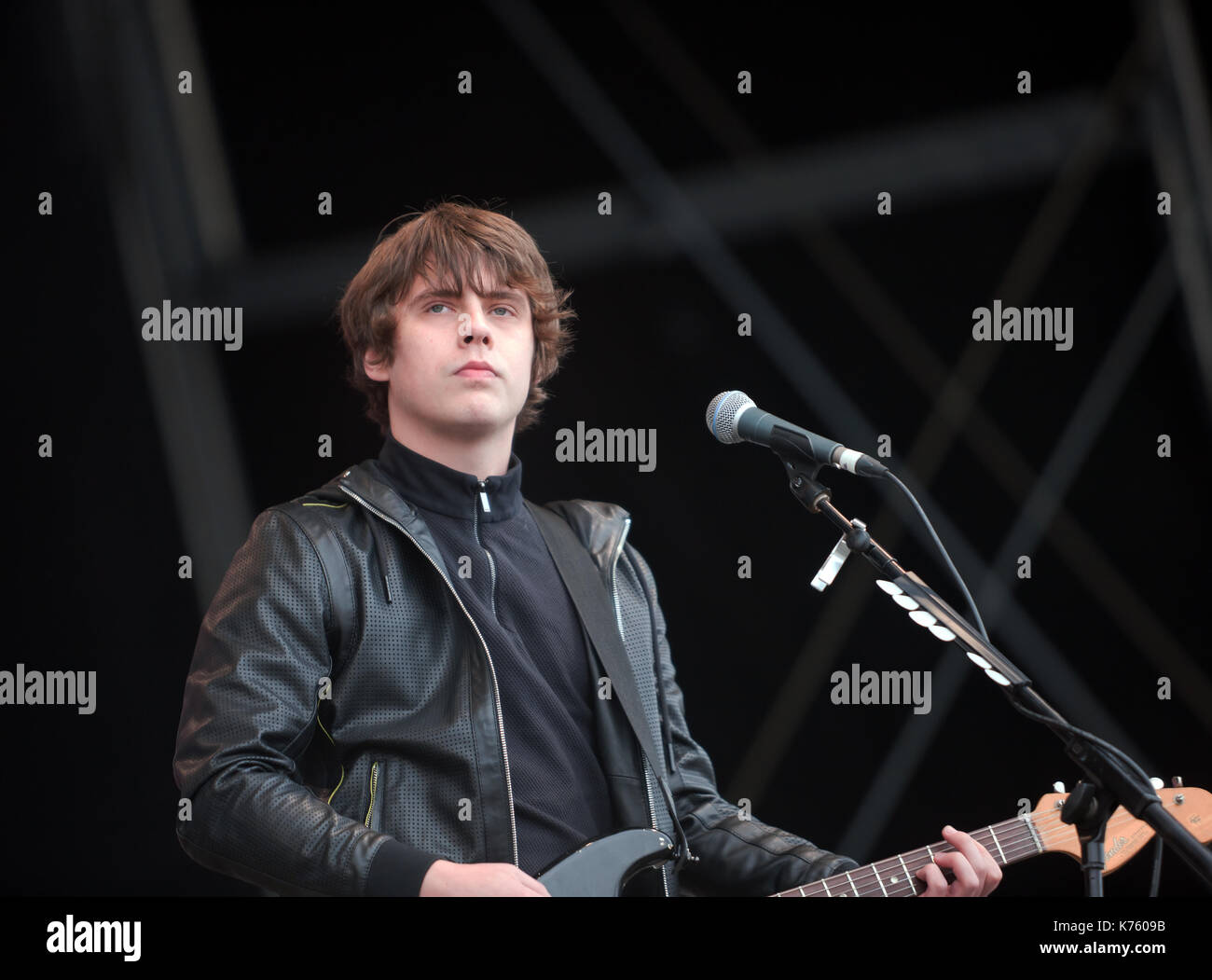 Jake Bugg esegue sul palco principale al 2017 OnBlackheath Music Festival Foto Stock