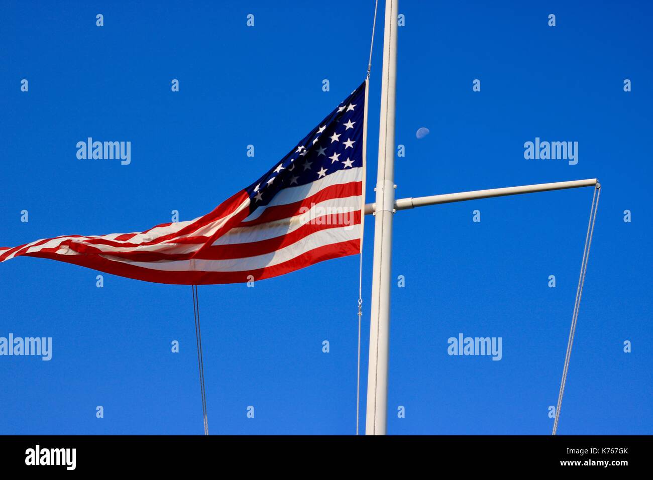 9/11 ricordo sventolare vecchia gloria bandiera americana Foto Stock