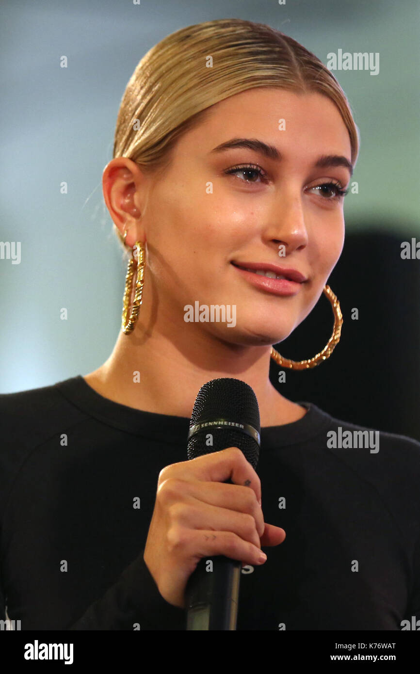 Hailey baldwin durante il 'Streets di eqt', un street style presentazione per celebrare hailey baldwin le novità adidas eqt campagna durante la London Fashion Week ss18 svoltasi presso la old truman brewery, Londra. picture Data: venerdì 15 settembre. Foto di credito dovrebbe leggere: isabel infantes/pa filo Foto Stock