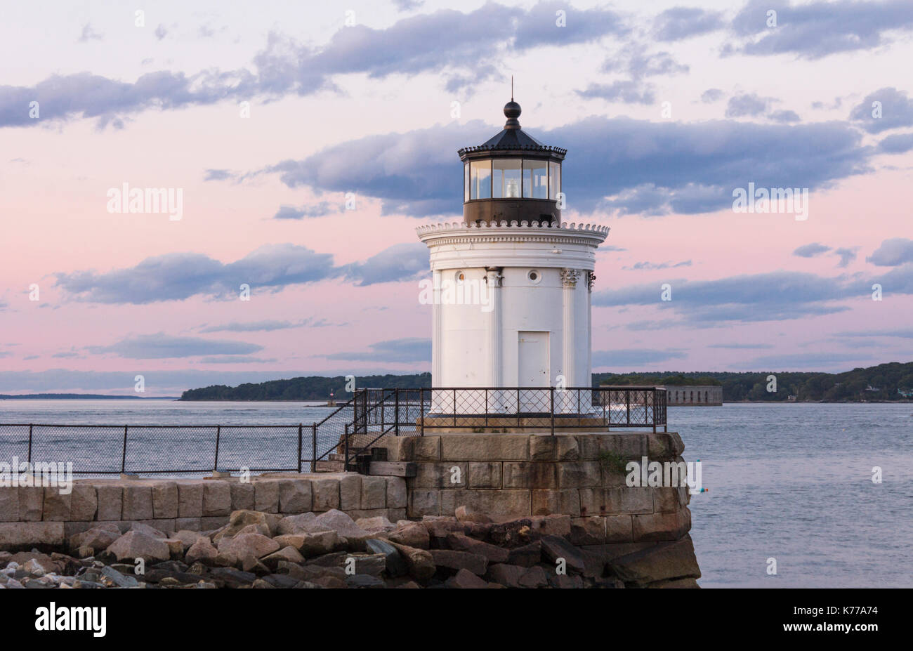 Luce di bug, Portland, Maine al tramonto - una piccola ma ornati faro classica basata su un tempio greco Foto Stock