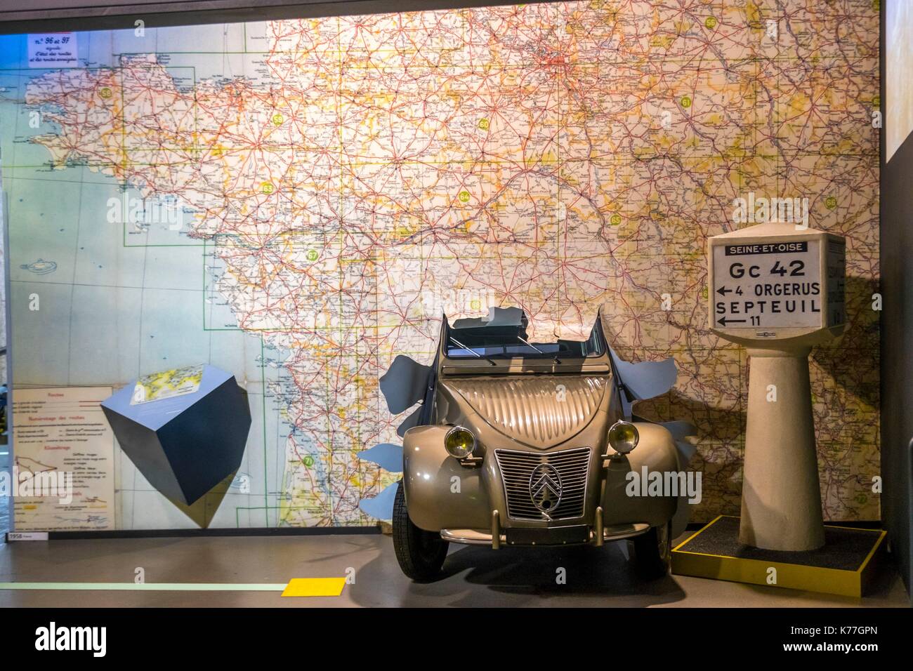 Francia, Puy de Dome, Clermont Ferrand, L'Aventure Michelin è uno scenografico cammino di 2000 m2 per scoprire la storia, il presente e il futuro del gruppo Michelin Foto Stock