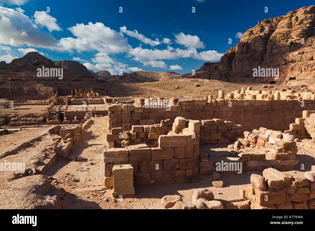 Giordania, Petra-Wadi Musa, Nabatean antica città di Petra, rovine del tempio dei leoni alati Foto Stock