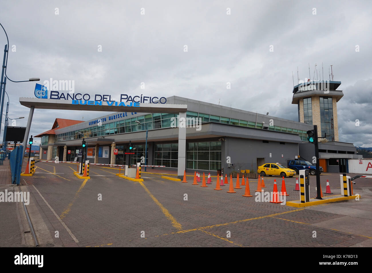 Vista dell'ingresso dell'aeroporto della città di Cuenca Foto Stock