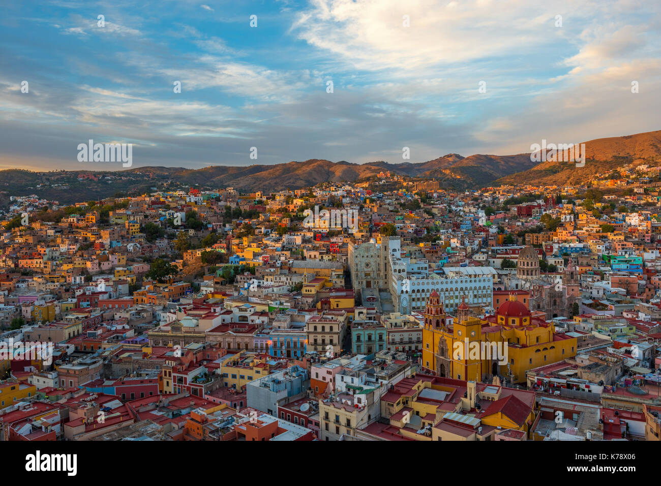 La città di Guanajuato città al tramonto, Messico. Foto Stock