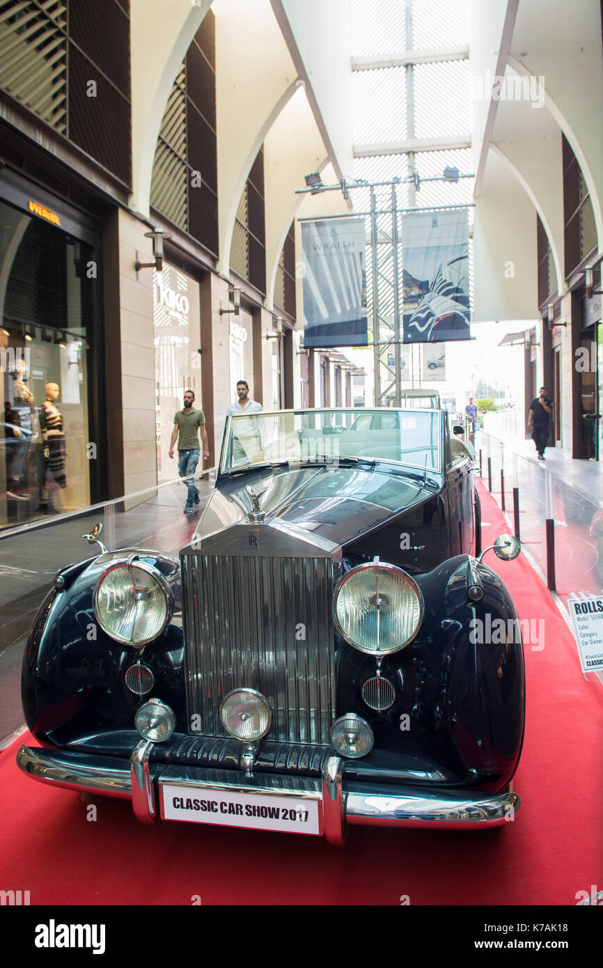 Beirut, Libano. Xv Sep, 2017. 1949 Rolls Royce Silver wraith dhc sul display al classic car show a Beirut souks, Beirut Libano credito: mohamad itani/alamy live news Foto Stock