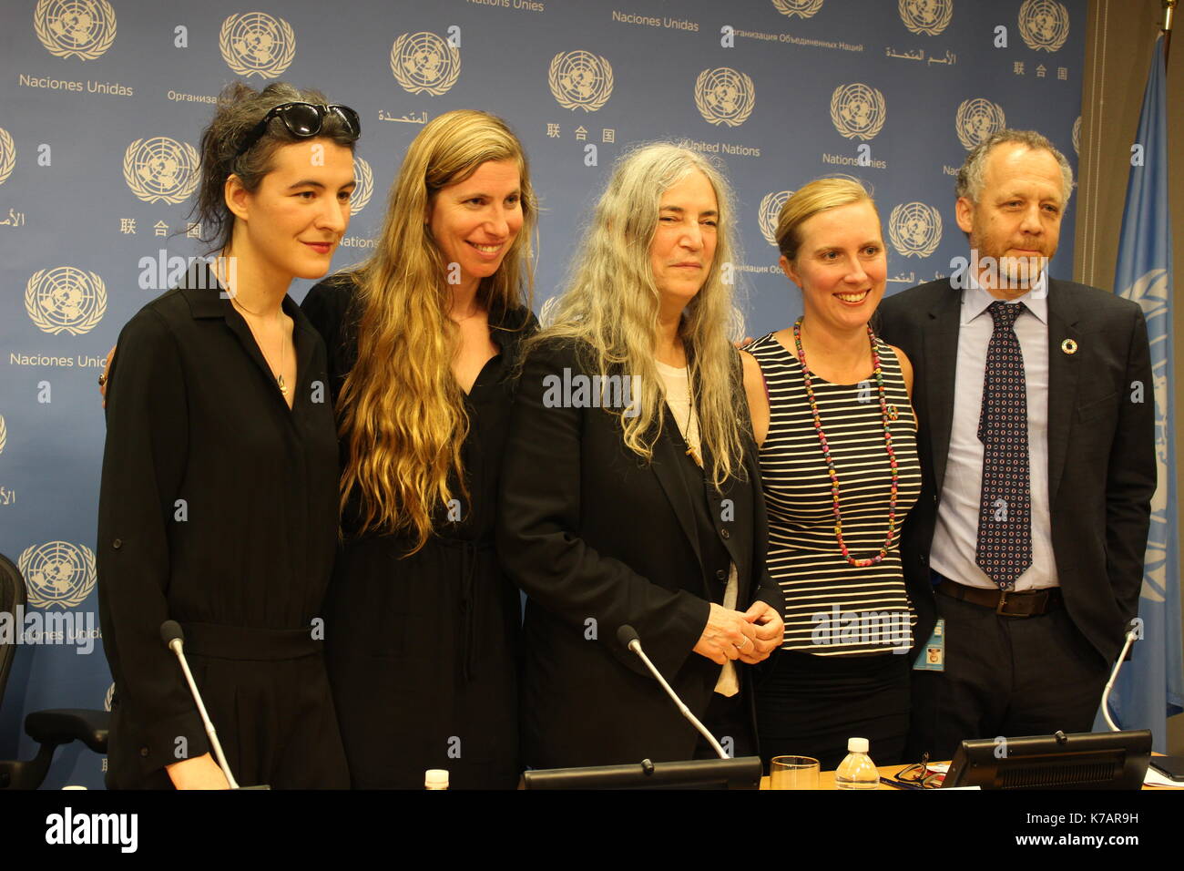 Onu, new york, Stati Uniti d'America. 15 settembre, 2017. Patti Smith alle Nazioni Unite ha parlato di 'Percorso di Parigi " cambiamento climatico preoccupazione prossime alla Carnegie Hall nel mese di novembre, con sua figlia. Credito: Matthew russell lee/alamy live news Foto Stock
