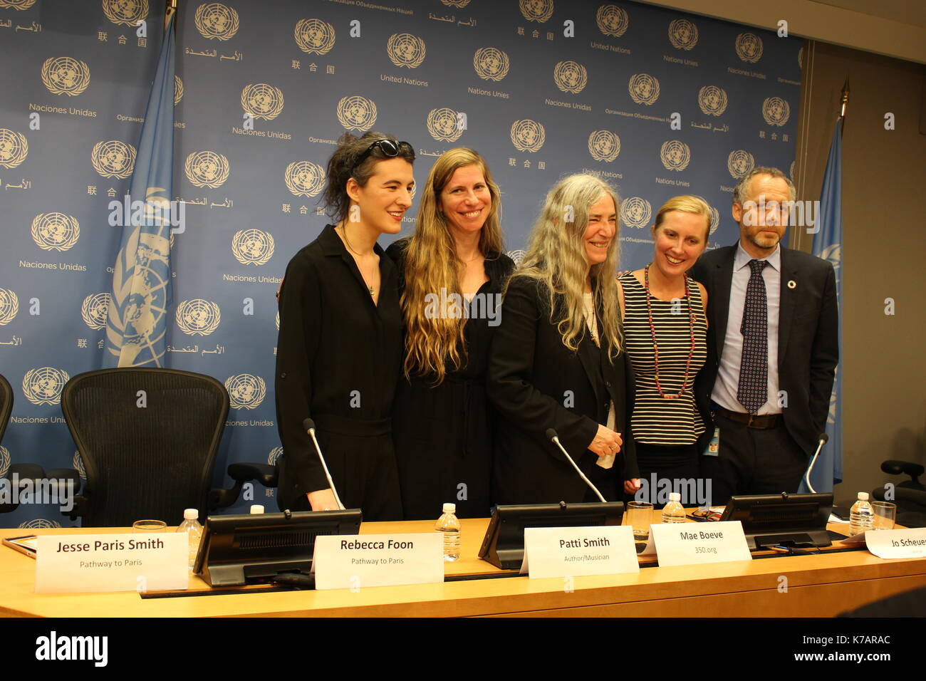 Onu, new york, Stati Uniti d'America. 15 settembre, 2017. Patti Smith alle Nazioni Unite ha parlato di 'Percorso di Parigi " cambiamento climatico preoccupazione prossime alla Carnegie Hall nel mese di novembre, con sua figlia. Credito: Matthew russell lee/alamy live news Foto Stock