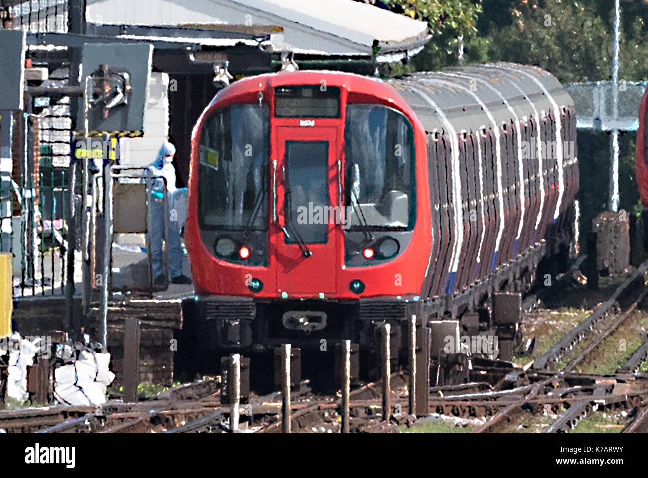 Londra, Regno Unito. Xv Sep, 2017. Un forensics officer lavora sulla scena di un incidente sulla District line credito: zuma press, inc./alamy live news Foto Stock