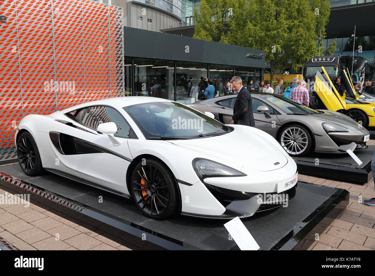 Francoforte, Germania. Xv Sep, 2017. I fabbricanti di automobili provenienti da tutto il mondo presentano i loro nuovi modelli e concept car a questo anno di iaa auto exhibiton. veicoli elettrici e ibridi sono stati al centro dell'attenzione. Credito: Uwe deffner/alamy live news Foto Stock