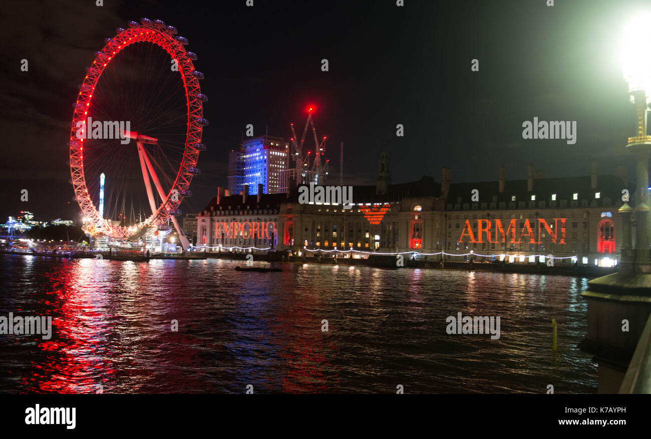 Westminster, Londra, Regno Unito. Il 15 settembre 2017. London Fashion Week: una proiezione su London County Hall mostra Emporio Armani, come Emporio Armani è tenuto su Londra questa settimana durante la London Fashion Week. Michael tubi / alamy live news Foto Stock