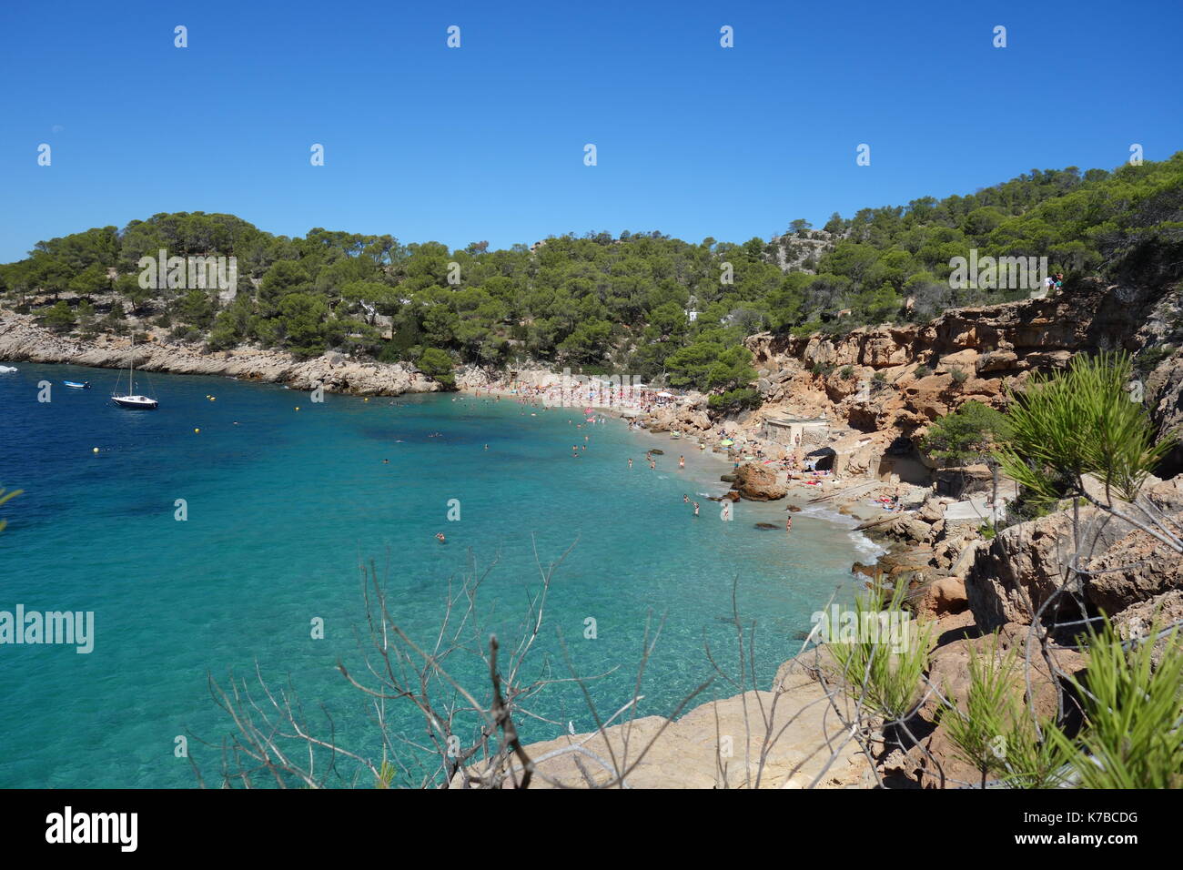 Cala Salada, bella spiaggia di sabbia a San Antonio de Portmany nell isola di Ibiza. eivissa. Spagna Foto Stock