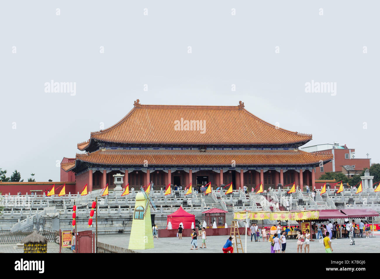 Xiamen, Cina - giu 2, 2014: la gente camminare in tongan film e tv la città Foto Stock
