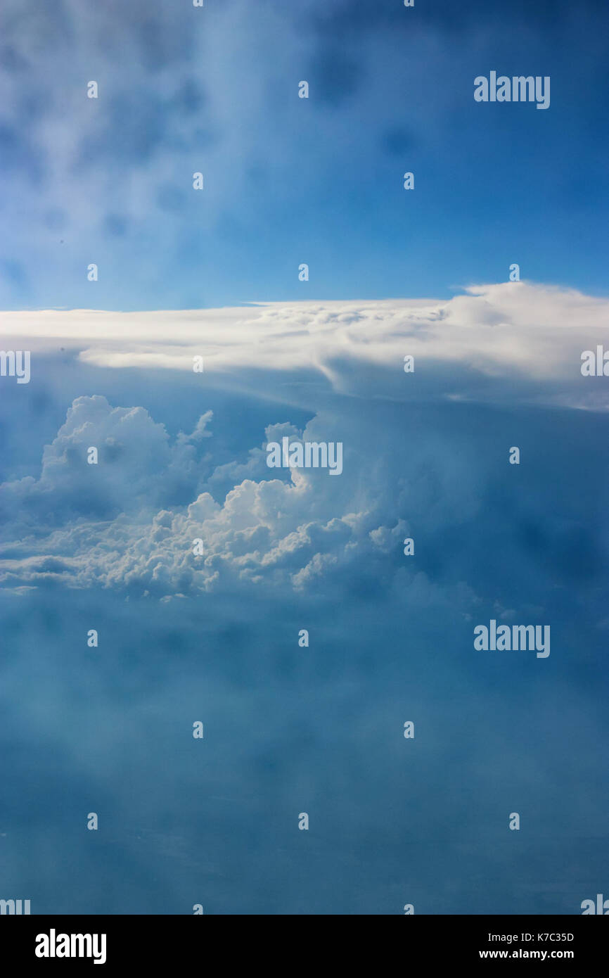 Skyscape con scenic nuvole Foto Stock