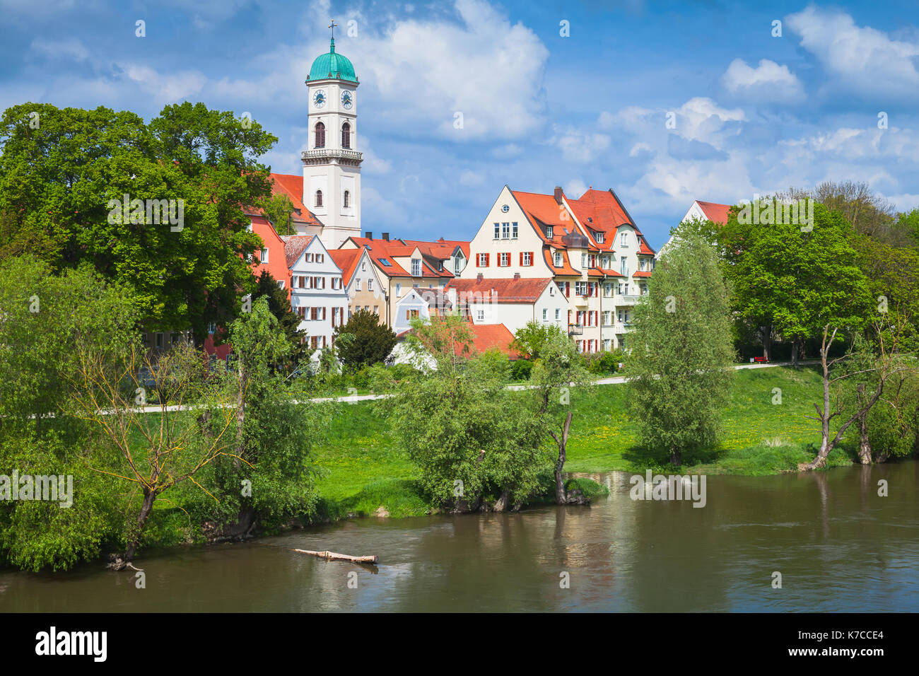 Germania. regensburg Danubio nel paesaggio luminoso giorno di estate Foto Stock