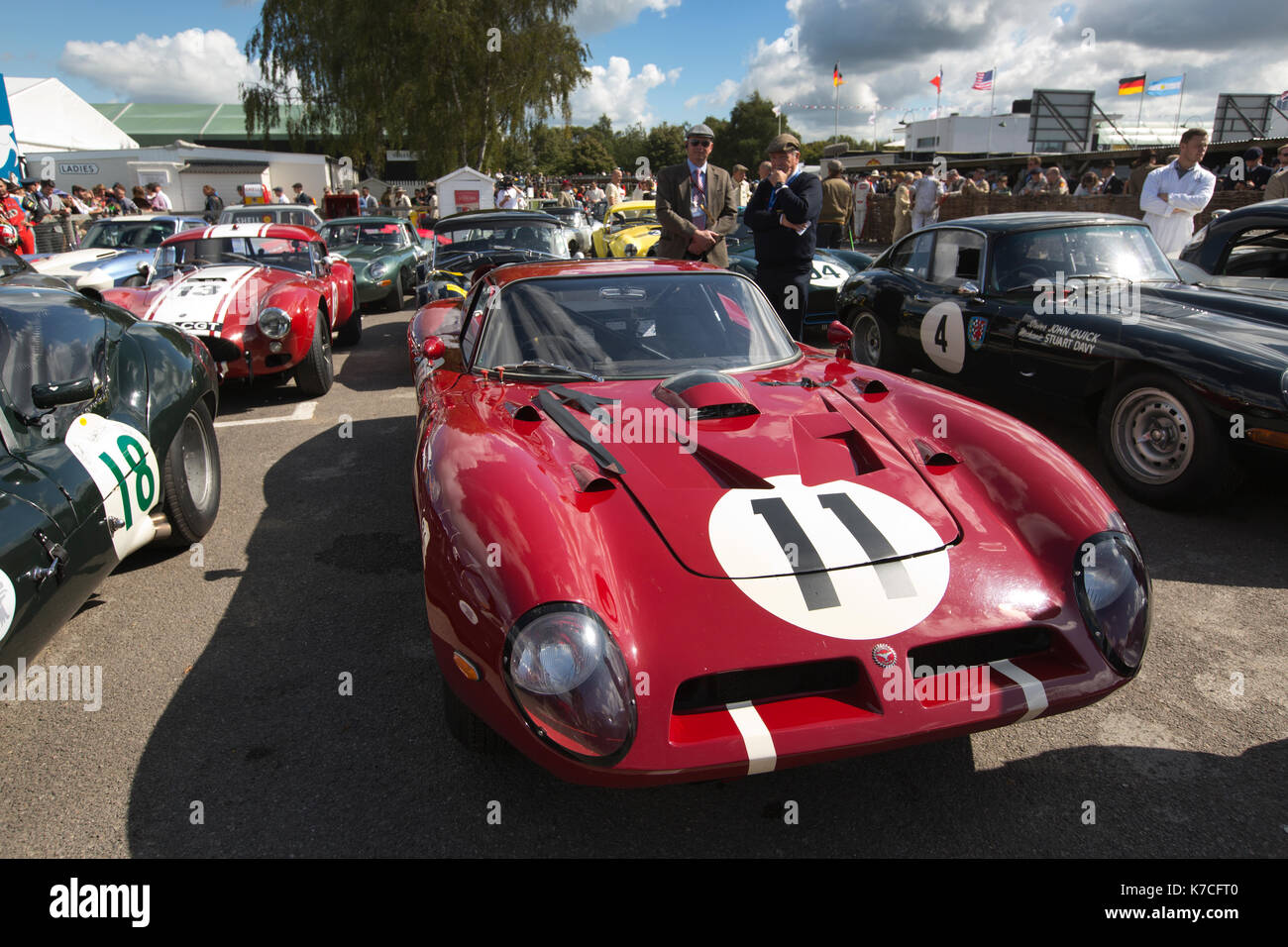 1966 Bizzarrini 5300 GT nell'area di montaggio Goodwood Revival 2017 Meeting, circuito automobilistico di Goodwood, West Sussex, Inghilterra, UK Foto Stock