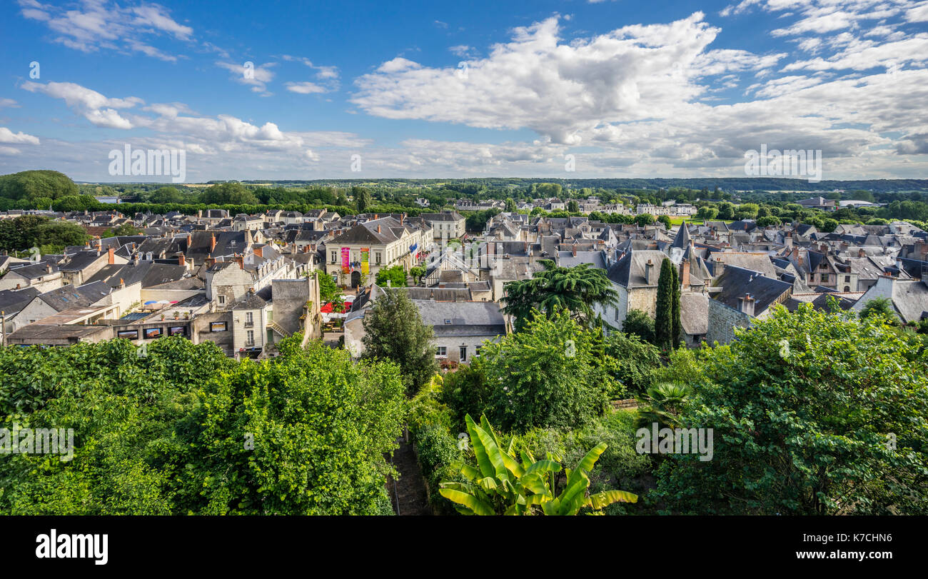 Francia, Center-Val de Loire, Touraine, vista del centro storico di Chinon Foto Stock