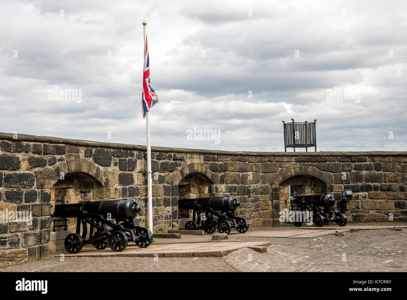 Cannoni Half Moon Battery nel Castello di Edimburgo, Scozia Foto Stock