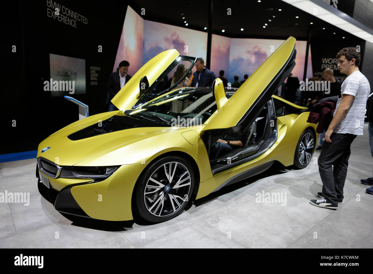 La casa automobilistica tedesca BMW ha presentato la Bmw i8 a 67. iaa. 67. internationale automobil-ausstellung (IAA) aperto a Francoforte per visitatori professionali. è con oltre 1000 espositori uno del motore più grande mostra in tutto il mondo. La mostra sarà aperta per il pubblico in generale il 16 settembre. (Foto di Michael debets/Pacific stampa) Foto Stock