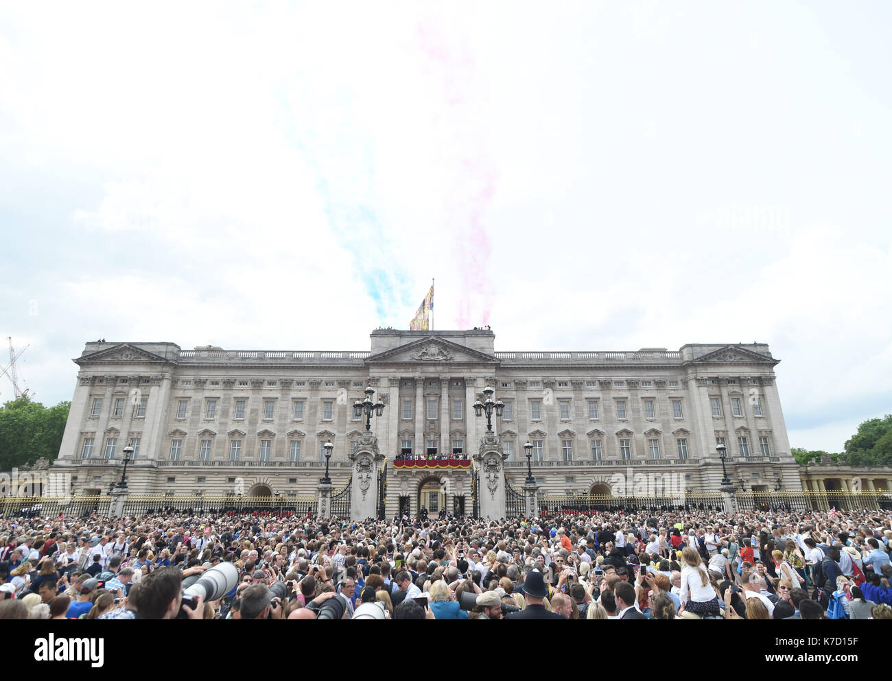 La foto Deve Essere Accreditata ©Alpha Press 079965 06/11/2016 Royal Family On Balcony a Londra per Trooping the Color 2016 durante le celebrazioni per il 90th compleanno della Regina. Foto Stock