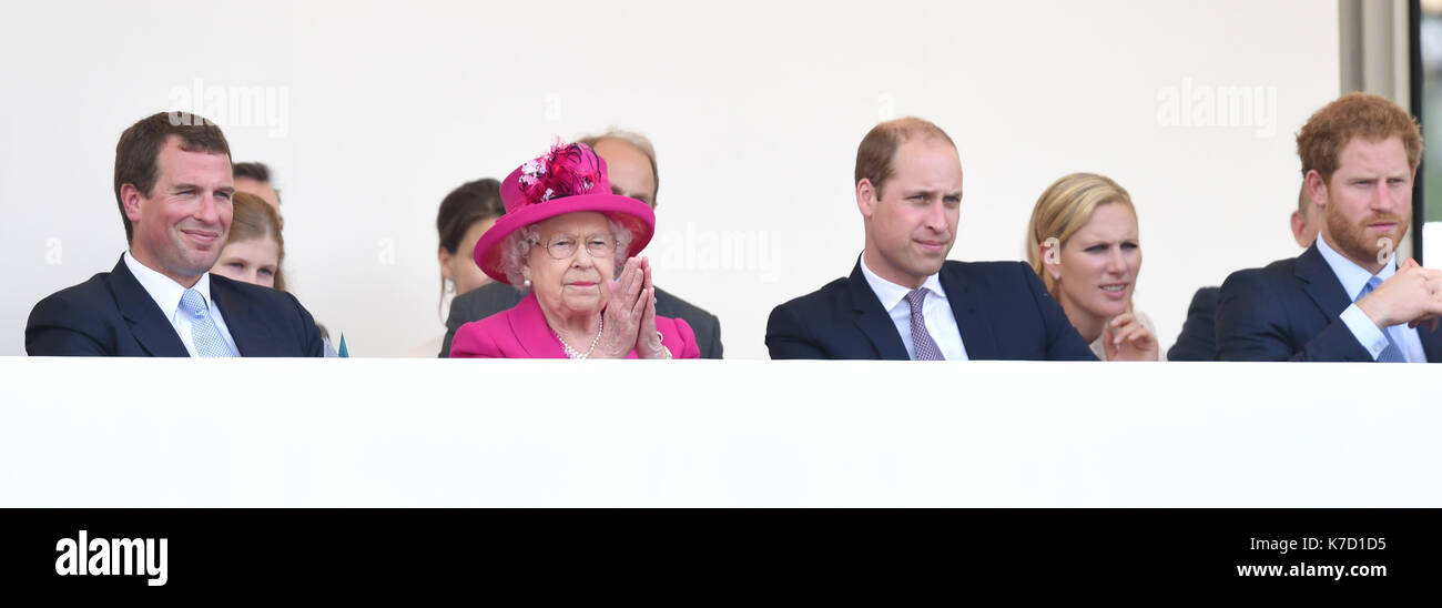 La Foto Deve Essere Accreditata ©Alpha Press 079965 12/06/2016 Peter Phillips Queen Elizabeth Ii Prince William Duke Of Cambridge Prince Harry Zara Phillips The Patrons Lunch 2016 Durante Le Celebrazioni Per Il Queens 90th Birthday The Mall London Foto Stock