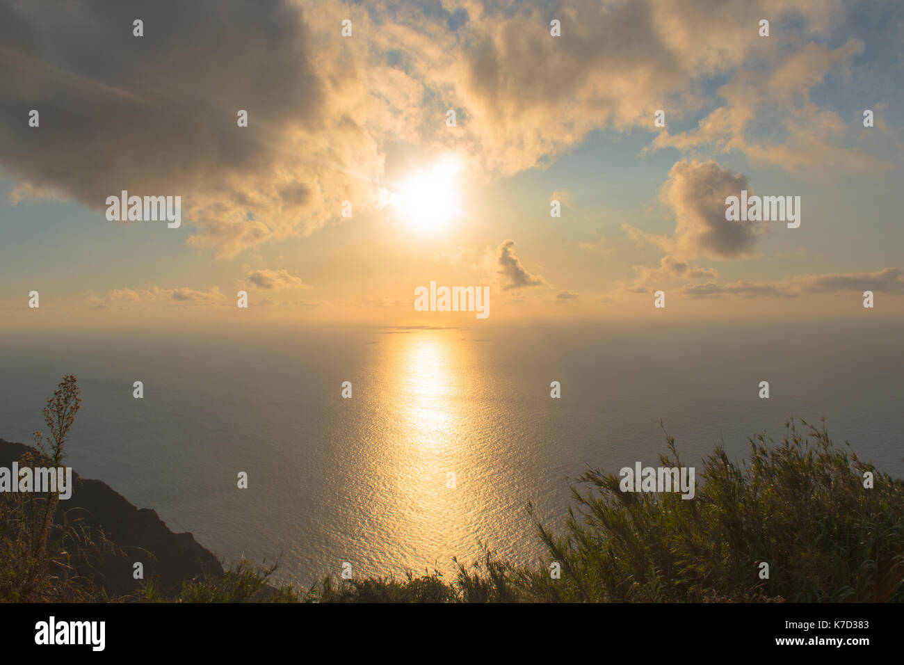 Quando si è in viaggio, i tramonti sono uno dei più memorabili vedute avrete. Il tramonto a Madera sono sbalorditivi Foto Stock