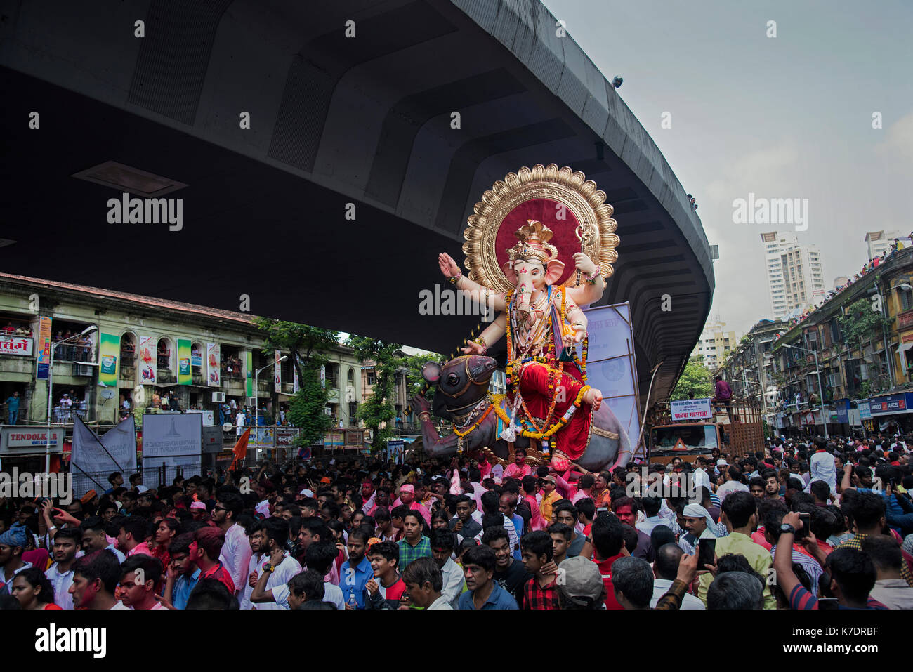 L'immagine di Ganpati o testa di elefante signore sul modo per immersione a lalbaug, .Mumbai, India Foto Stock