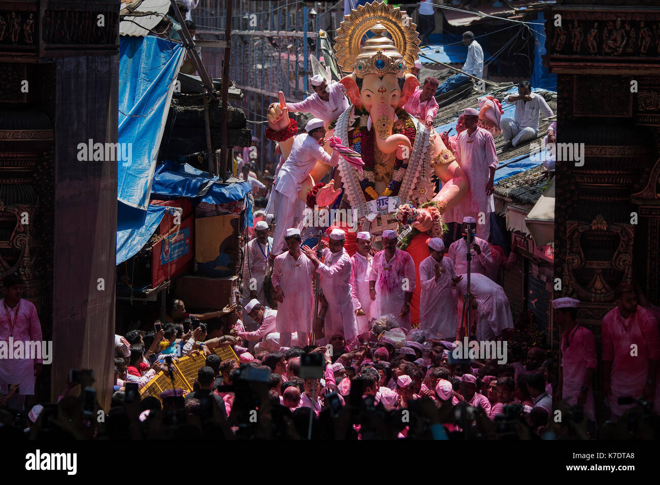 L'immagine di Ganpati per Elephant intitolata signore il famoso lalbaug cha Raja sul modo per immersione a lalbaug, Mumbai, India Foto Stock