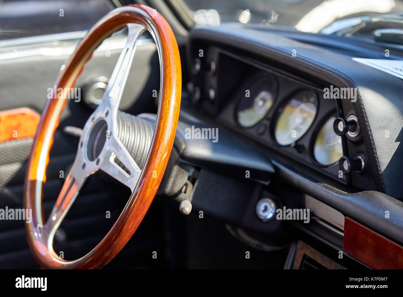San Diego, CA/USA - Ottobre 15, 2016: san diego auto & caffè car show locale dove gli appassionati di auto si incontrano mensilmente per visualizzare auto e socializzare Foto Stock