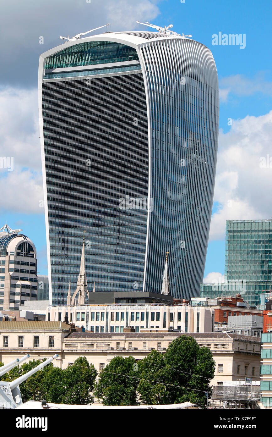 Hochhaus 20 fenchurch street, das auch "walkie-talkie" bzw 'pinta' genannte wird, Londra, Inghilterra. Foto Stock