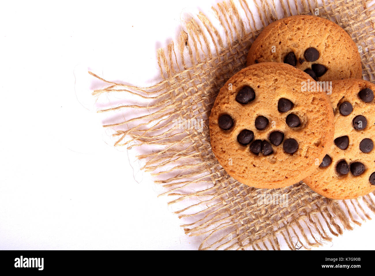 I biscotti al cioccolato, choco chip cookies I cookies su bianco, Cookie Cookie chocochip, biscotti fatti a mano, cioccolato artigianale biscotti fatti a mano, choco Foto Stock