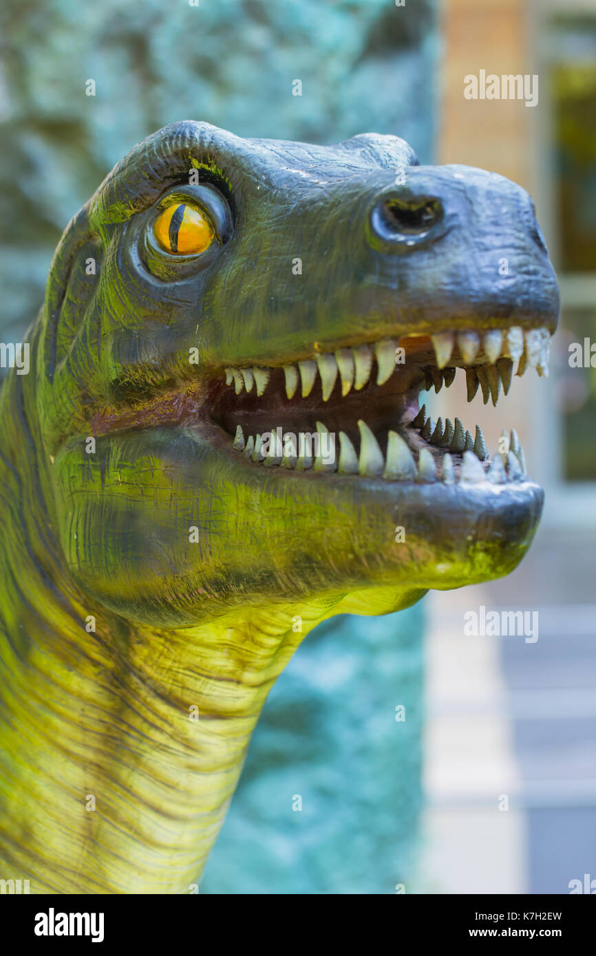 Primo piano della testa di dinosauro. pericoloso animale primitivo Foto Stock