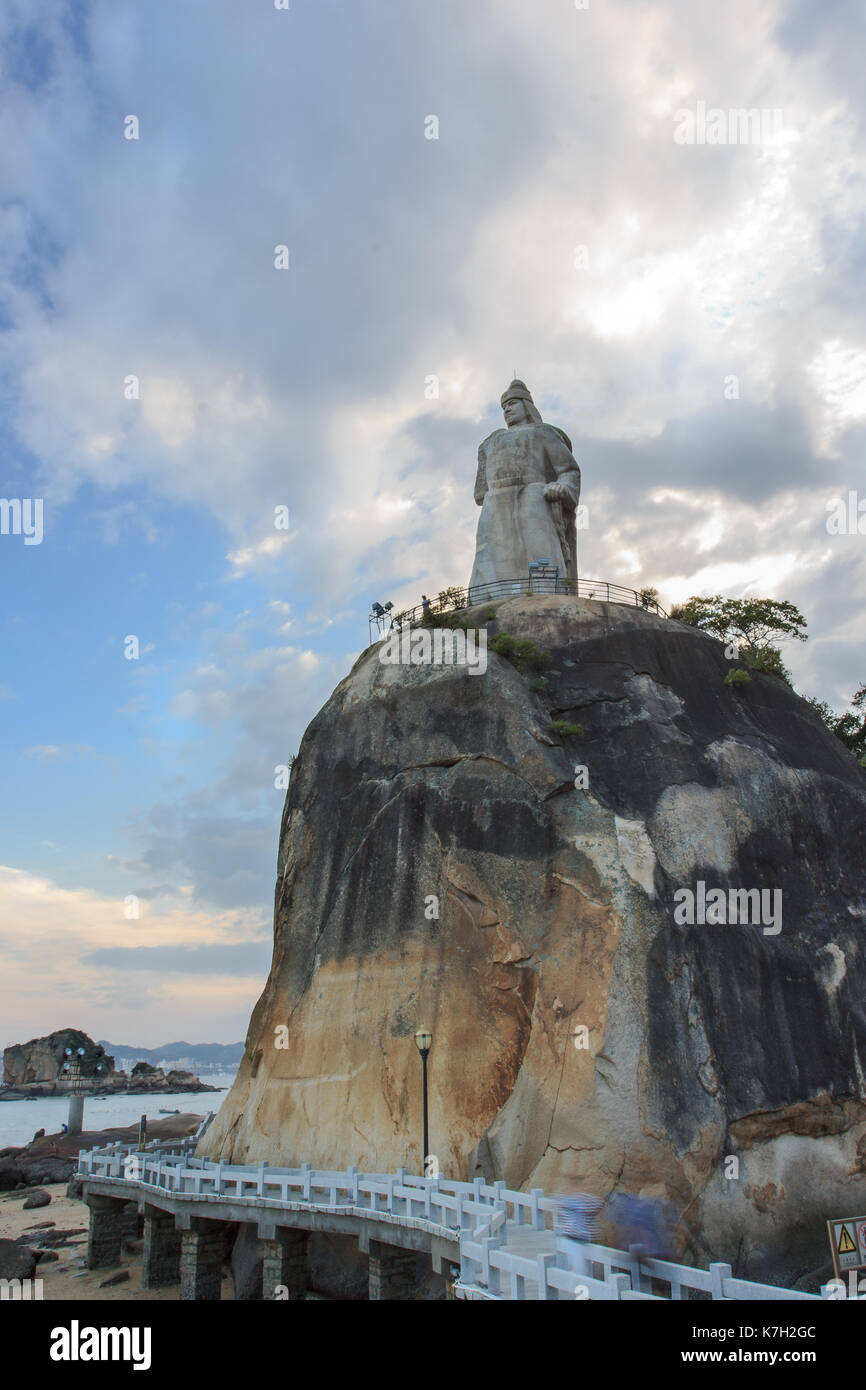 Xiamen, Cina - agosto 23, 2014: parco haoyue Zheng Chenggong statua a Isola di Gulangyu nella città di Xiamen, Fujian, Cina Foto Stock