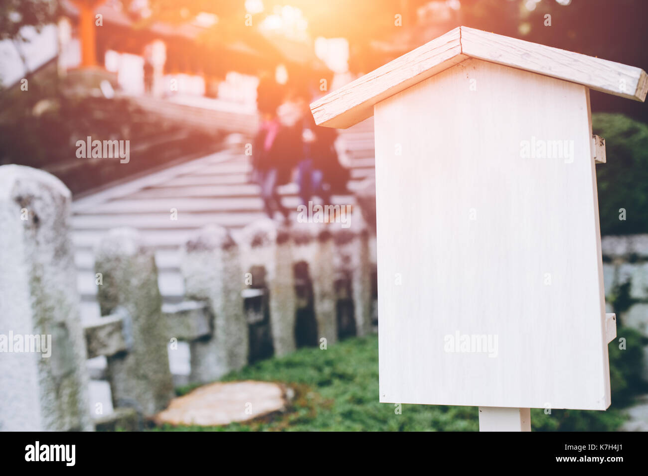 Il Giappone in legno in stile etichetta. giapponese in legno scheda massaggio billboard in santuario o tempio. Foto Stock