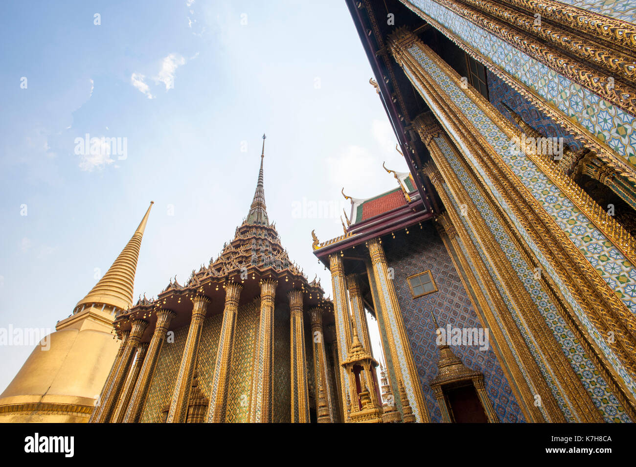 Phra Siratana Chedi, Phra Mondop e Prasat Phra Depbidorn a Wat Phra Kaew (Tempio del Buddha di Smeraldo). Il Grand Palace, Thailandia Foto Stock