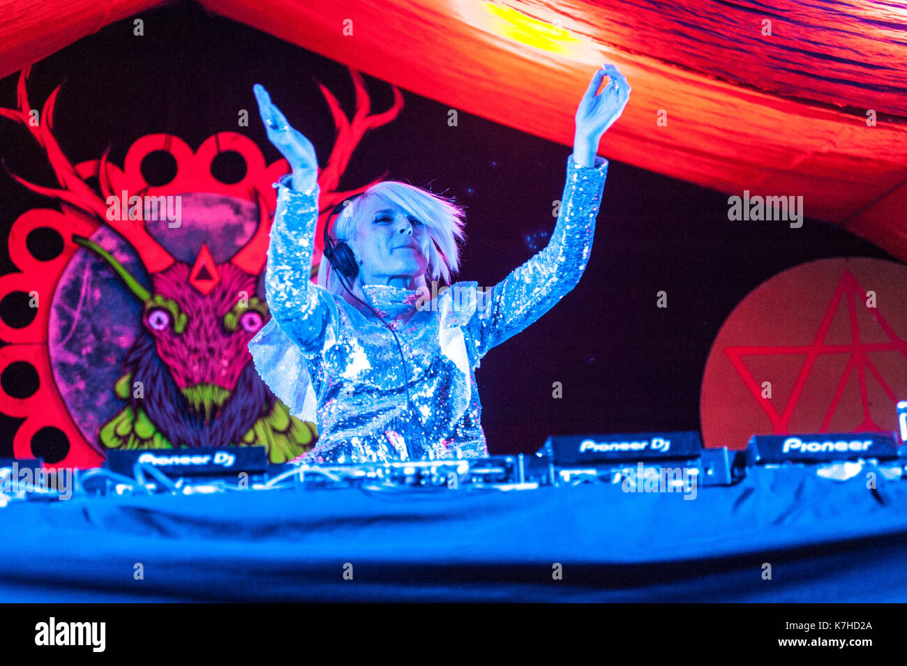 Faithless' sorella Bliss gioca un DJ set alla prima notte di oltre le tracce in Digbeth, Birmingham, Regno Unito il 15 settembre, 2017. Foto Stock