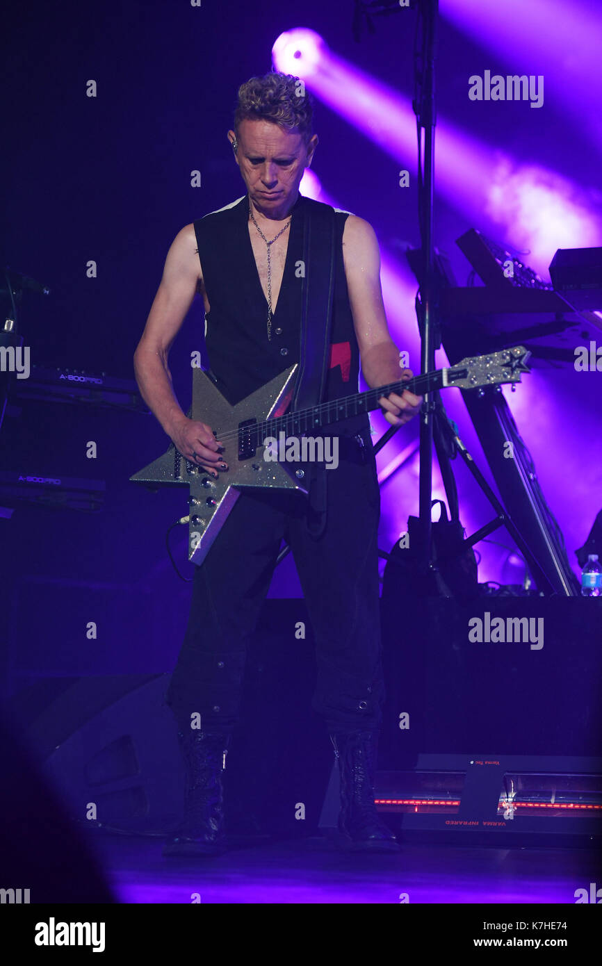Miami, Florida, Stati Uniti. 15th settembre 2017. Martin Gore di Depeche Mode si esibisce presso l'AmericanAirlines Arena il 15 settembre 2017 a Miami, Florida. Credito: Mpi04/Media Punch/Alamy Live News Foto Stock