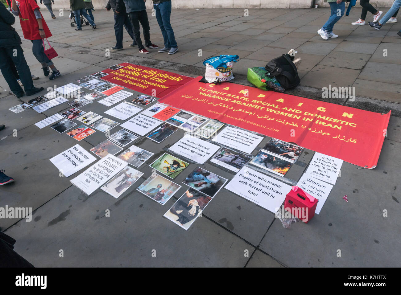 Londra, Regno Unito. Il 16 settembre 2017. Il 8 marzo l'organizzazione di donne (Iran-Afghanistan) protesta in Trafalgar Square il 29 anniversario della strage dei prigionieri politici in Iraq a seguito di una fatwa dall Ayatollah Khomeini chiamando per la morte di tutti Mojahedins leftists e come "combattenti contro Dio " e " gli apostati dall Islam.' prove recenti confermano le asserzioni che oltre 30.000 prigionieri politici, in gran parte membri del principale partito d opposizione popolare di Mojahedin Organizzazione dell'Iran (OMPI/MEK) sono stati eseguiti, in gran parte impiccato in gruppi di sei e sepolto nelle tombe di massa. I dimostranti chiedono il Foto Stock