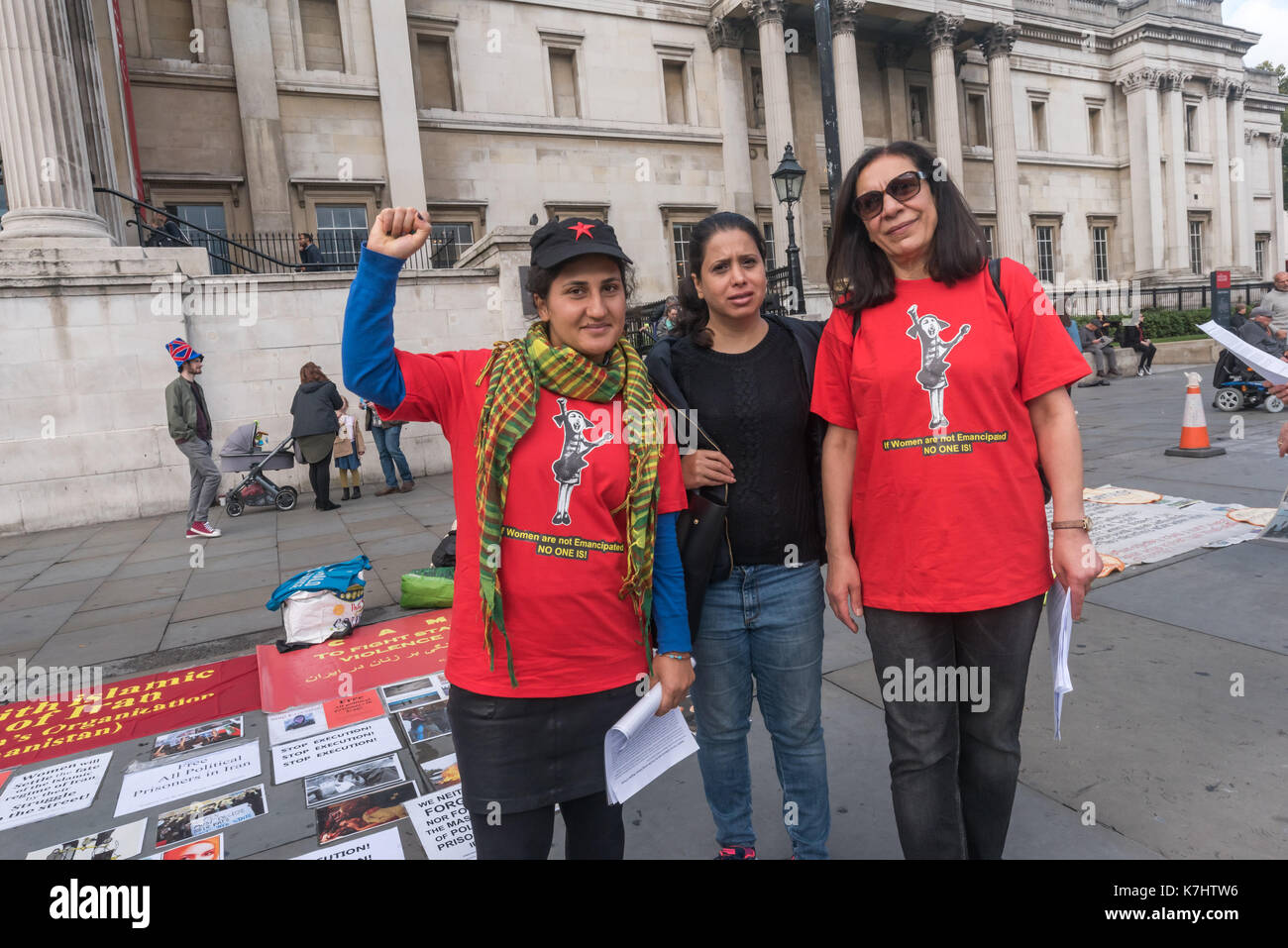 Londra, Regno Unito. Il 16 settembre 2017. Il 8 marzo l'organizzazione di donne (Iran-Afghanistan) protesta in Trafalgar Square il 29 anniversario della strage dei prigionieri politici in Iraq a seguito di una fatwa dall Ayatollah Khomeini chiamando per la morte di tutti Mojahedins leftists e come "combattenti contro Dio " e " gli apostati dall Islam.' prove recenti confermano le asserzioni che oltre 30.000 prigionieri politici, in gran parte membri del principale partito d opposizione popolare di Mojahedin Organizzazione dell'Iran (OMPI/MEK) sono stati eseguiti, in gran parte impiccato in gruppi di sei e sepolto nelle tombe di massa. I dimostranti chiedono il Foto Stock
