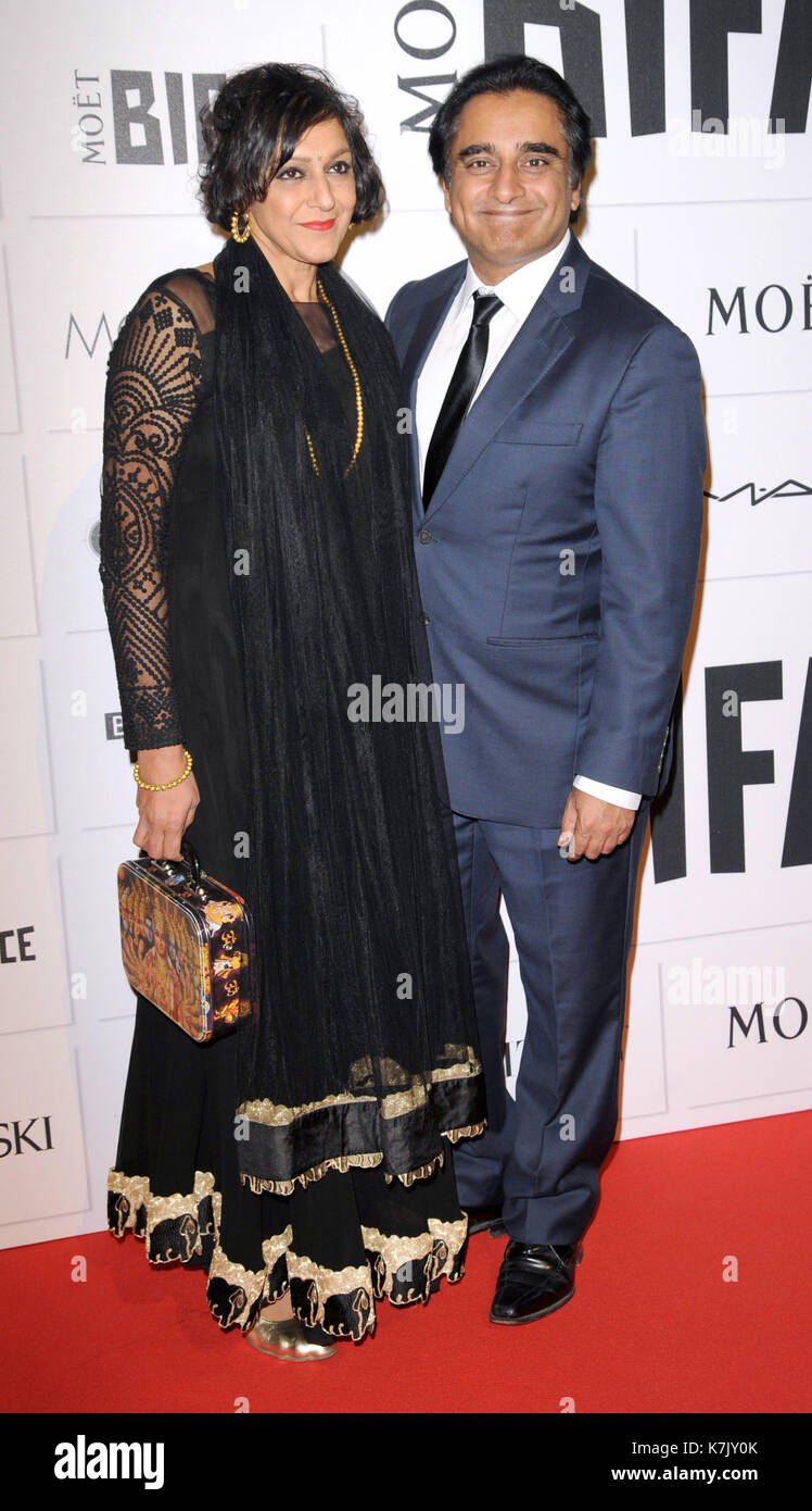 Foto deve essere accreditato ©Alpha premere 078237 06/12/2015 Meera Syal e Sanjeev Bhaskar al diciottesimo Moet British Independent Film Awards tenutosi presso il vecchio mercato di Billingsgate London. Foto Stock