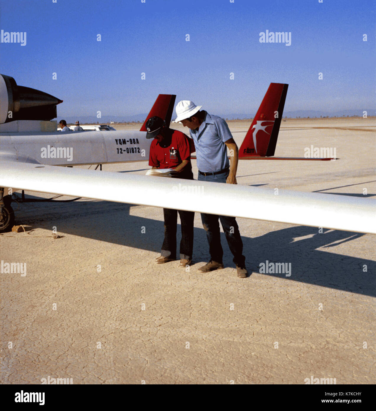 La Ryan Aeronautical Image Collection è ospitata presso la Biblioteca e gli archivi del San Diego Air & Space Museum. Questa vasta collezione comprende documenti storici e aziendali di Ryan Aeronautical, una società aerospaziale americana fondamentale fondata nel 1934 da T. Claude Ryan a San Diego, California. Foto Stock