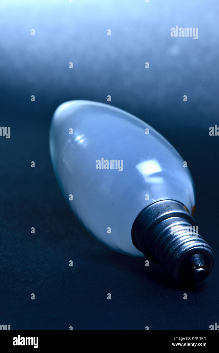 Vecchio tungsten lampadina, cristallo bianco Foto Stock